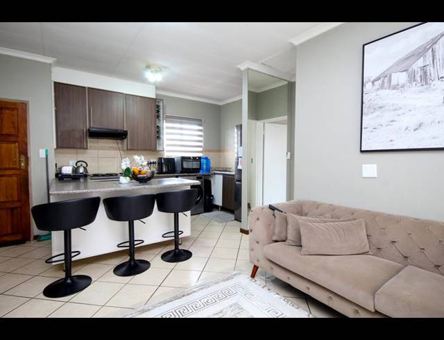 3 BEDROOM TOWNHOUSE FOR SALE IN MONAVONI